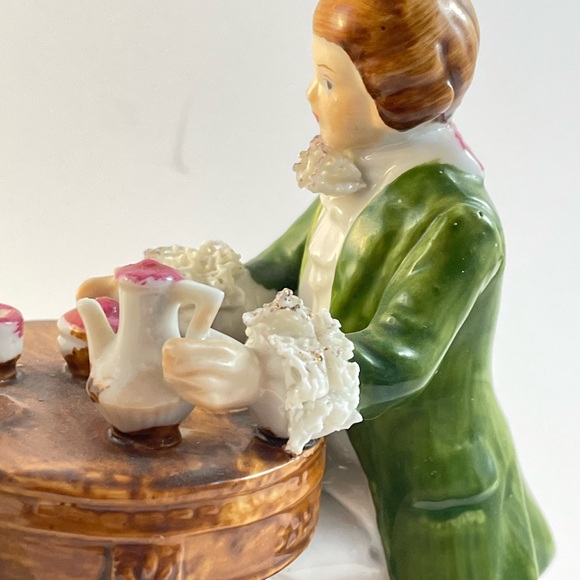 Handpainted Seated Victorian Figures Porcelain Ceramic - Picture 8 of 13